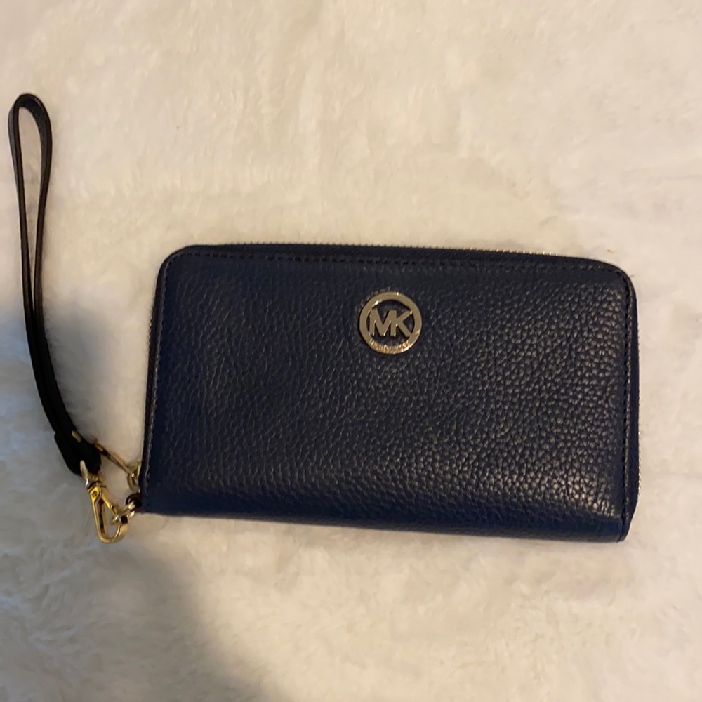 Michael Kors Het Set wristlet w/slot cell phone